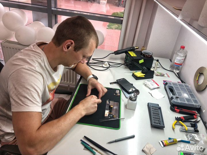 Ремонт телефонов iPhone, Xiaomi, Huawei, Samsung