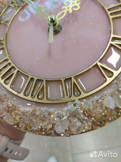 Часы с розовым кварцем