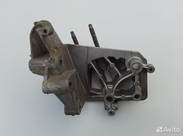 Кронштейн двигателя правый Ford Fiesta Fusion