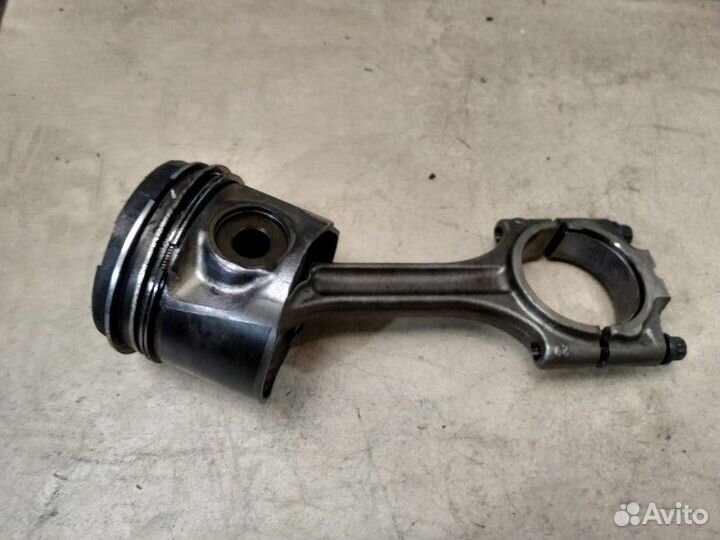 Поршень с шатуном Volvo V70 D5244T 2005