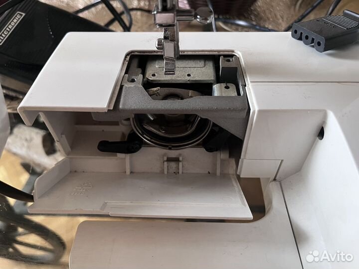 Швейная машина Singer