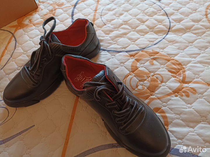 Кроссовки женские кожаные