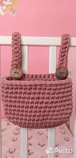Корзина на кроватку. Вязаная корзина для игрушек
