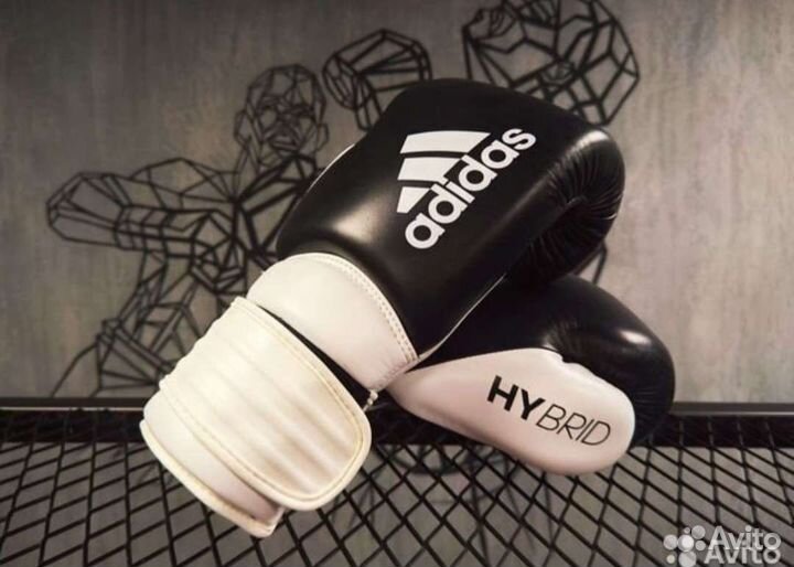 Боксёрские перчатки Adidas