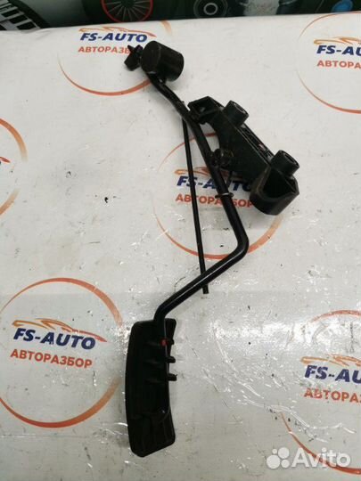 Педаль газа Hyundai Getz 1.4 G4EE 2006
