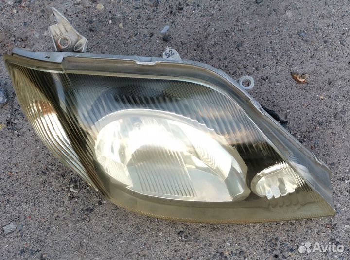 Правая бу фара Toyota Corolla E12