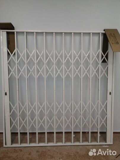 Металлическая раздвижная решетка