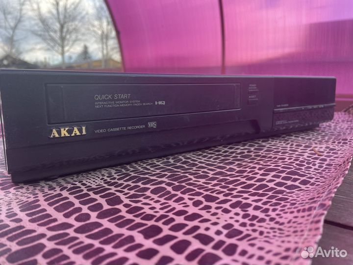 Видеомагнитофон Akai VS-425EDG