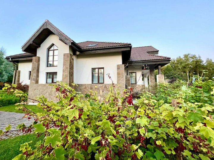 Коттедж 210 м² на участке 23 сот.