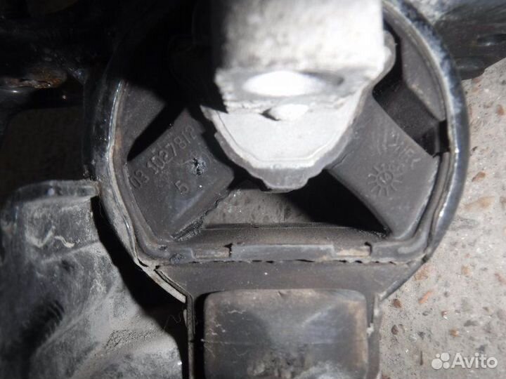 Опора двигателя левая Skoda Rapid cwvb 2015