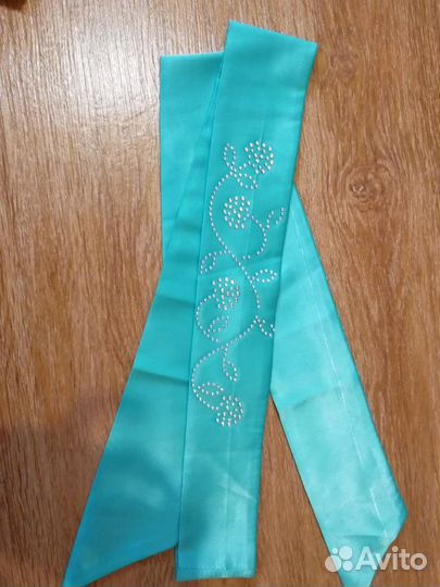 Платье на никах