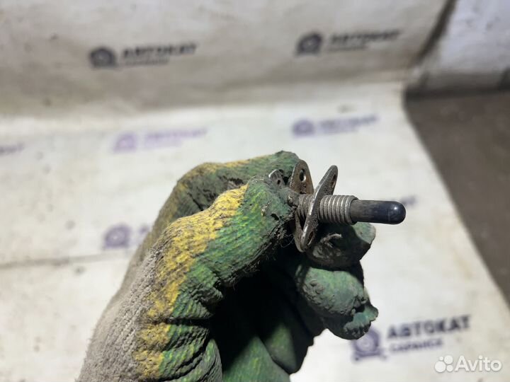 Концевик капота Audi 100 C4