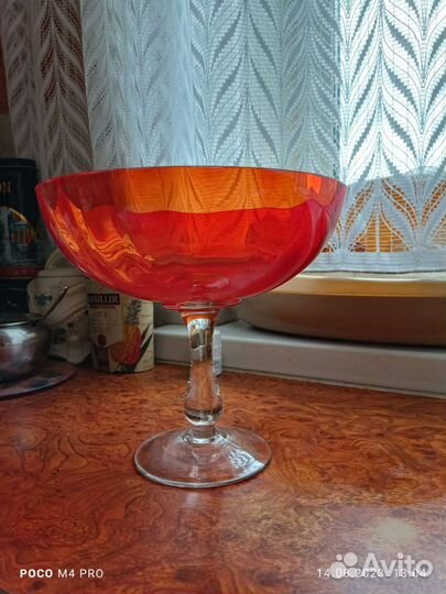 Вазы винтажные: хрусталь и цветное стекло