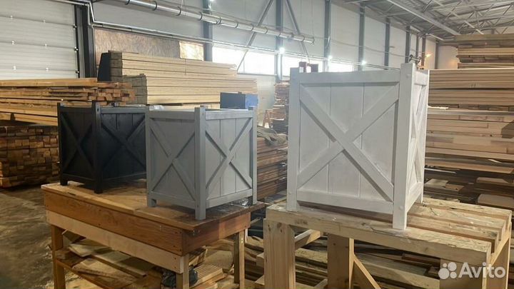 Кашпо крашенное из лиственницы 