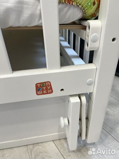 Кровать детская топотушки с маятником и матрасом