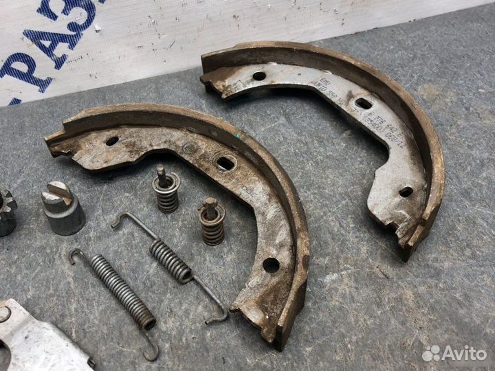 Крепеж ручника правый Bmw X6 2012-2014