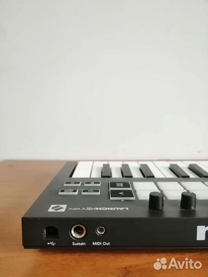 Мидиклава Novation launchkey mini mk3