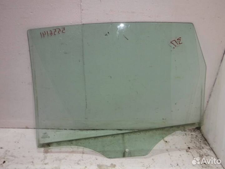 Стекло задней правой двери Ford Fiesta 5