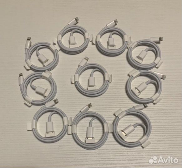 Кабель на iPad, iPad mini, iPhone