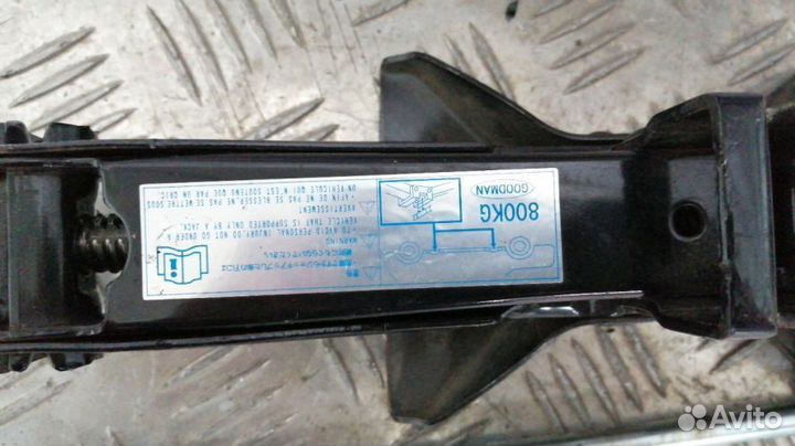 Домкрат Mazda Axela