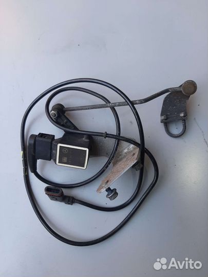 Датчик положения кузова mercedes-benz