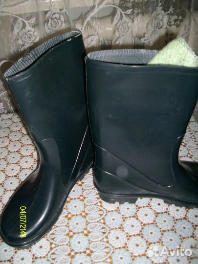 Новье резиновье сапоги р.39