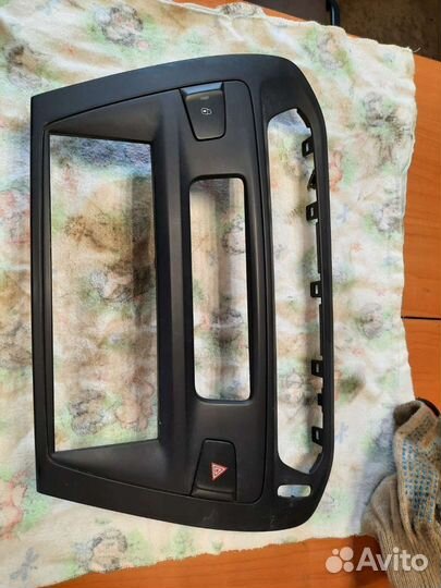 Рамка магнитолы Peugeot 301