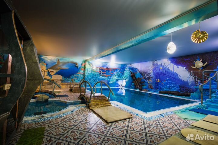 Сауна с большим бассейном