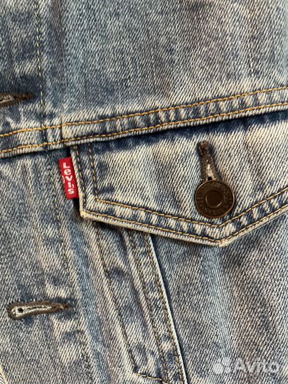 Джинсовая куртка levis