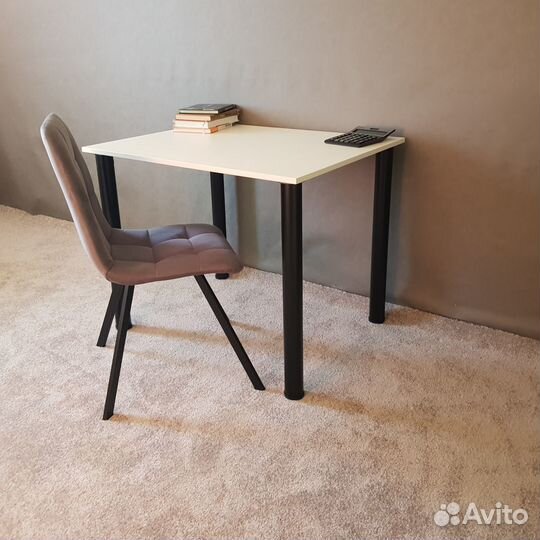 Компьютерный стол Белый 90*70 см. Черные ножки