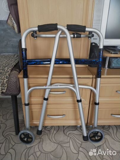 Санитарный стул-туалет. Ходунки