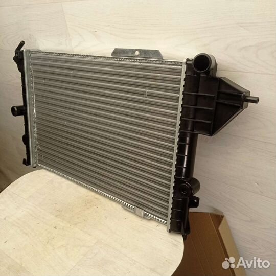 Радиатор охлаждения Opel Vectra A 1.8-2.0 МКПП