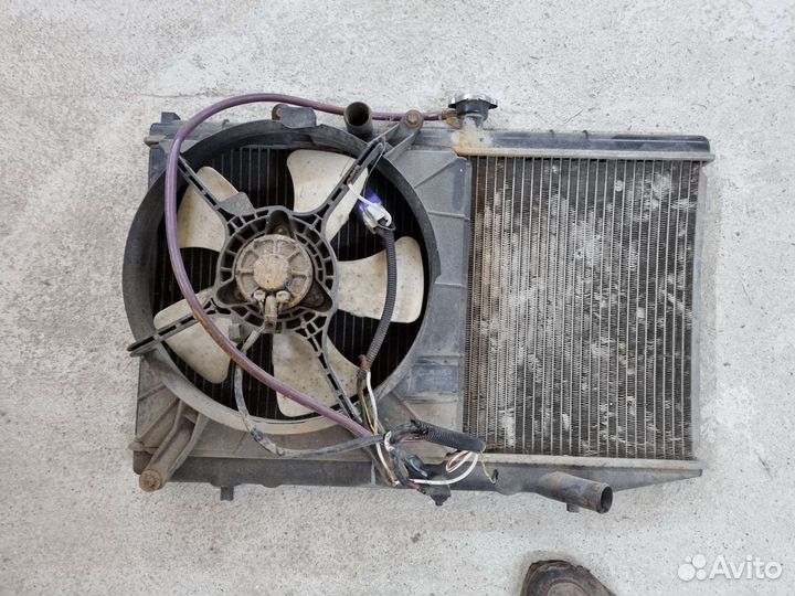 Радиатор охлаждения с вентилятором Kia Rio 1
