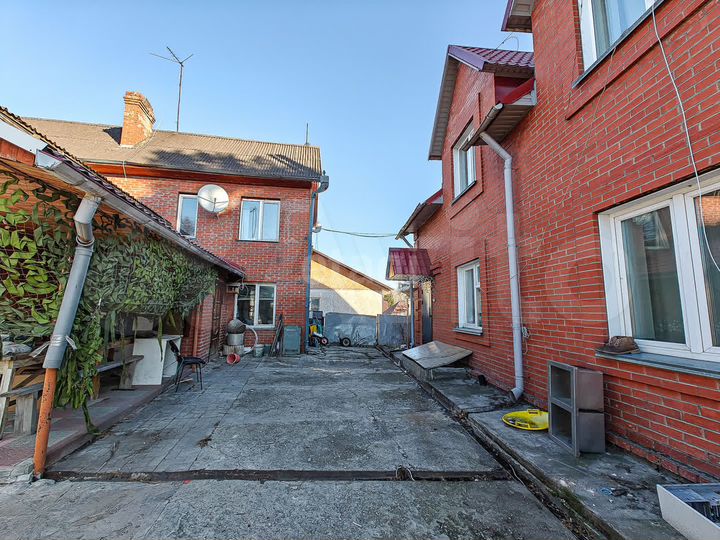 Коттедж 380,9 м² на участке 14 сот.