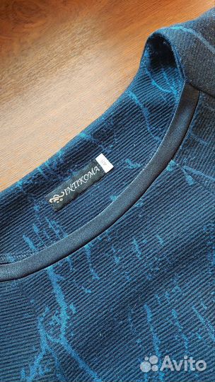 Трикотажное платье 48 размера сзади шлица