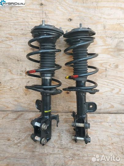 Стойка амортизатора передняя Toyota Prius 3 ZVW30