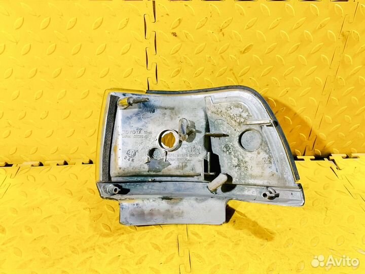 Габарит правый Toyota Vista V20 Седан Оригинал