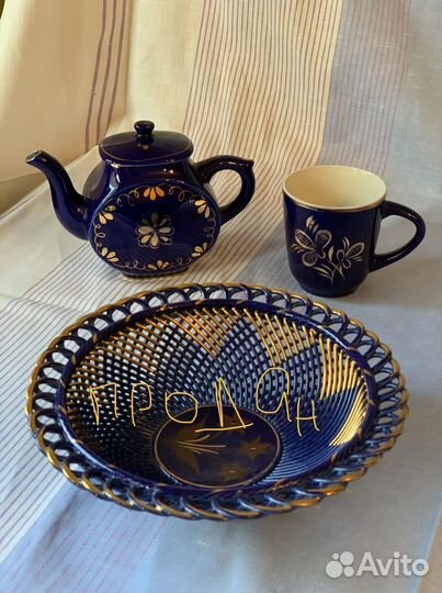 Чайник заварочный и две кружки гжель