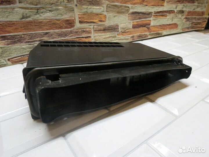 Клапан вентиляционный правый Range Rover 3 Vogue