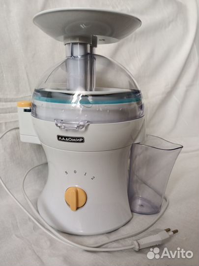 Соковыжималка электрическая Ладомир 10К белая