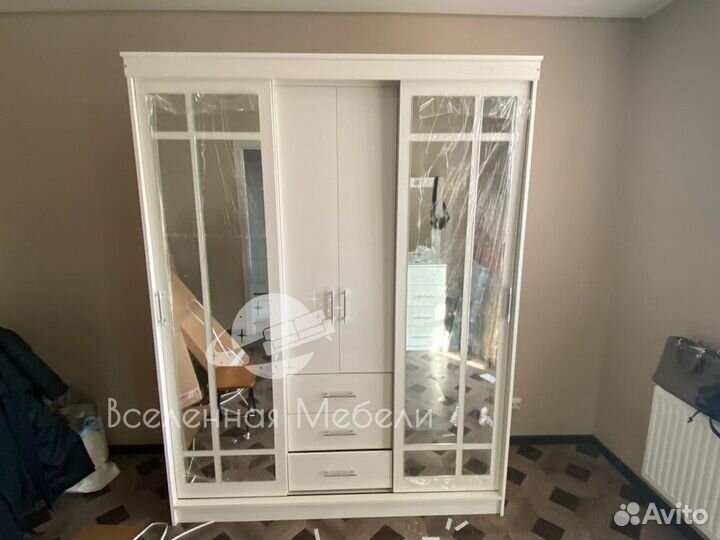Шкаф купе с зеркалом
