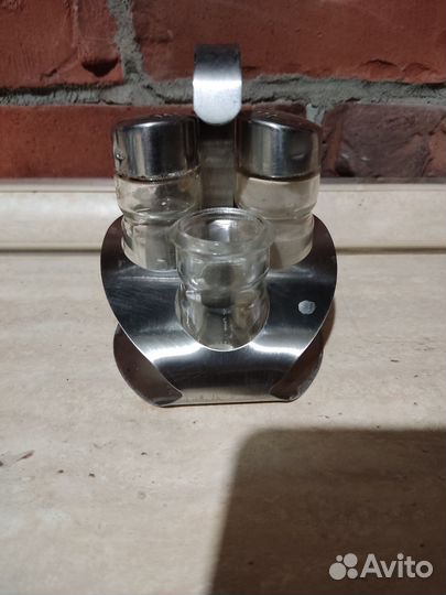 Столовые приборы ножи, вилки, ложки