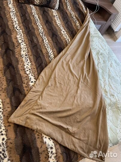 Покрывало с подушками