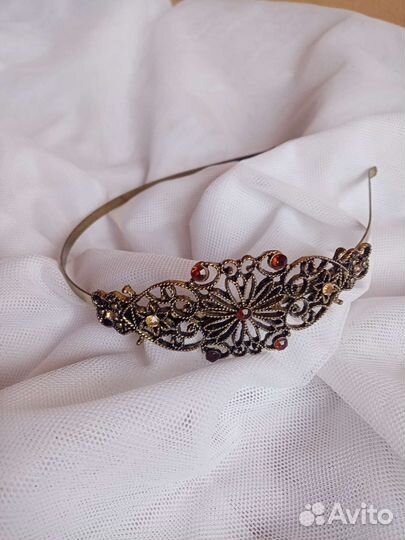 Ободок для волос со стразами