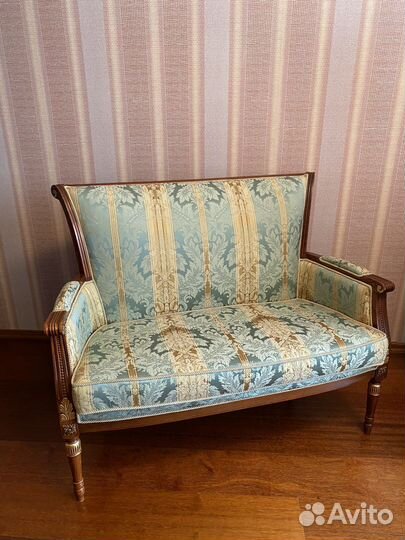 Настольная лампа и Набор мебели из Италии