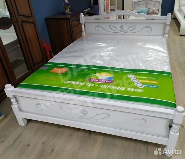 Кровать массив