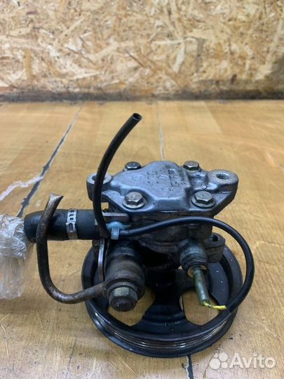 Насос гидроусилителя руля Mitsubishi Carisma