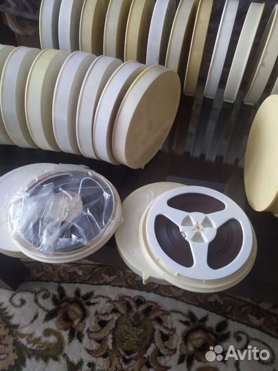 Магнитная лента катушки с записью