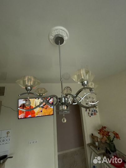 Продам люстру