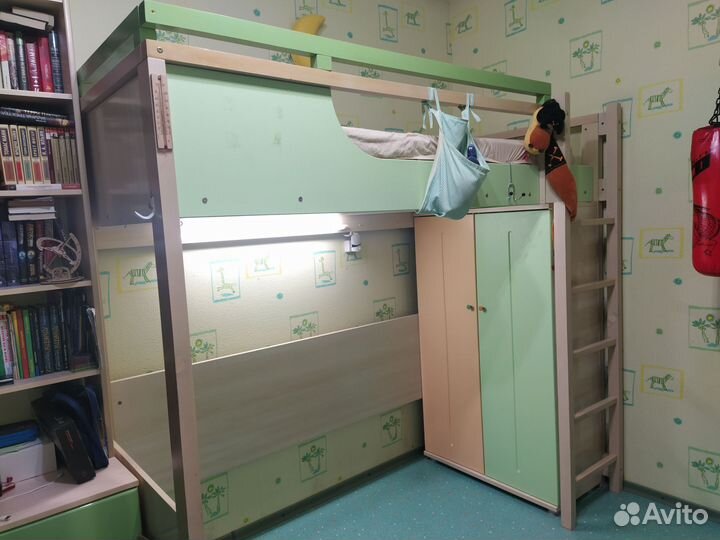 Детская кровать чердак со шкафом